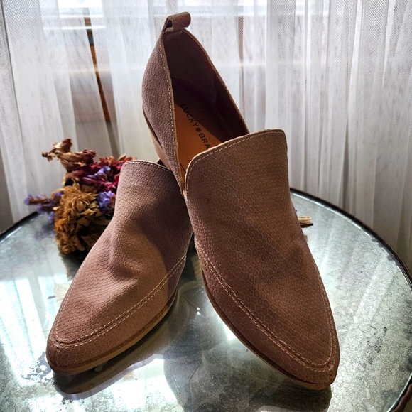 Lucky Brand Mahzan style Suede Flat size 7 - Picture 1 of 7
